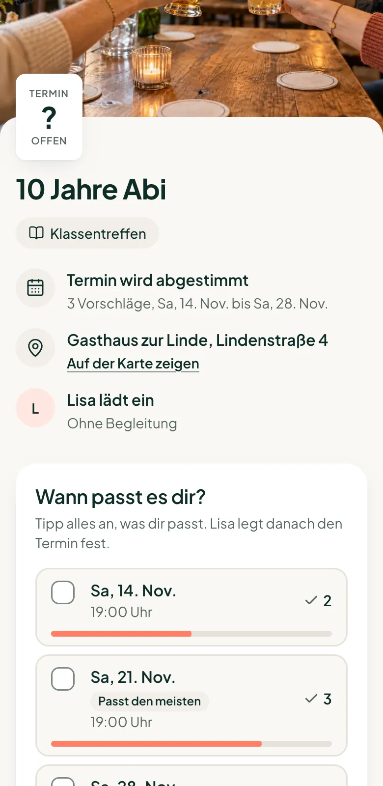 Die Einladung zum Klassentreffen auf dem Handy eines Gastes: „Wann passt es dir?“ mit drei Terminen zur Auswahl